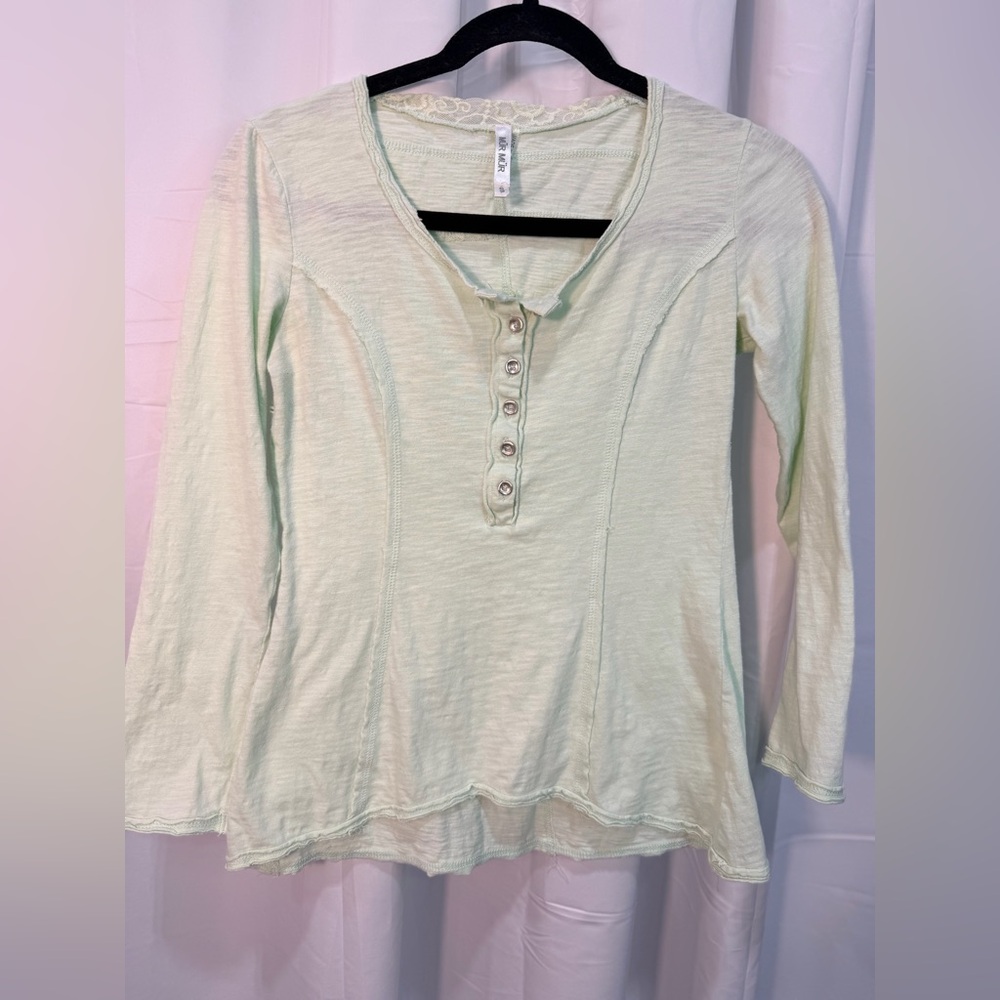 Mur Mur Women's Light Green Button-Up Top